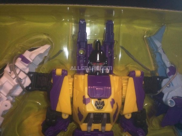 Transformers Fall Of Cybertron G2 Bruticus Out Of The Box Images  (18 of 43)